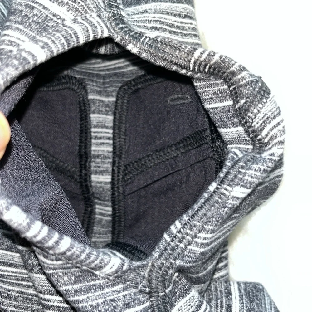 LULULEMON Athletica Half Zip-pullover Sweatshirt Reflective Stripes Size 6 Gray